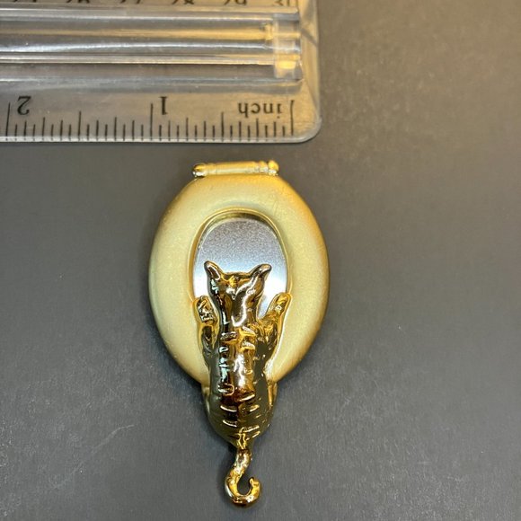 80s Vintage AJC Goldtone Cat Looking into Toilet Mirror Cat Pin Brooch - Picture 9 of 9